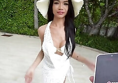 TGIRLSHOUSE - I Offered To Take Pictures Of A Cute Bikini Hotty – This babe Was A Ladyboy