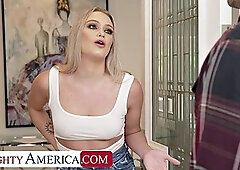 Blonde Chloe Rose Lures Tattooed Daddy for Seductive Riding and Pounding in Doorway and Bedroom