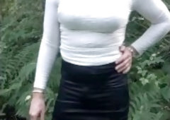 Trans CD slut with a skirt bulge out cruising