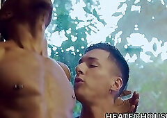 Cute black jock Isaiah Taye is ass penetrated by hung Tristan Hunter